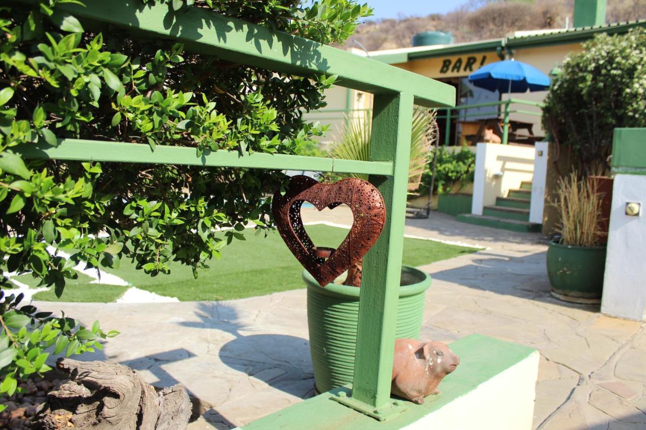 Onganga Hotel Pension Windhoek Buitenkant foto
