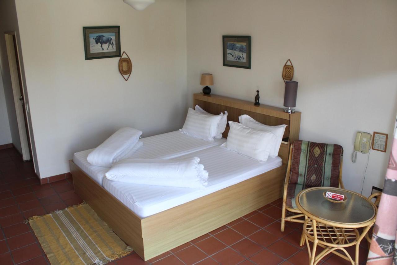 Onganga Hotel Pension Windhoek Buitenkant foto