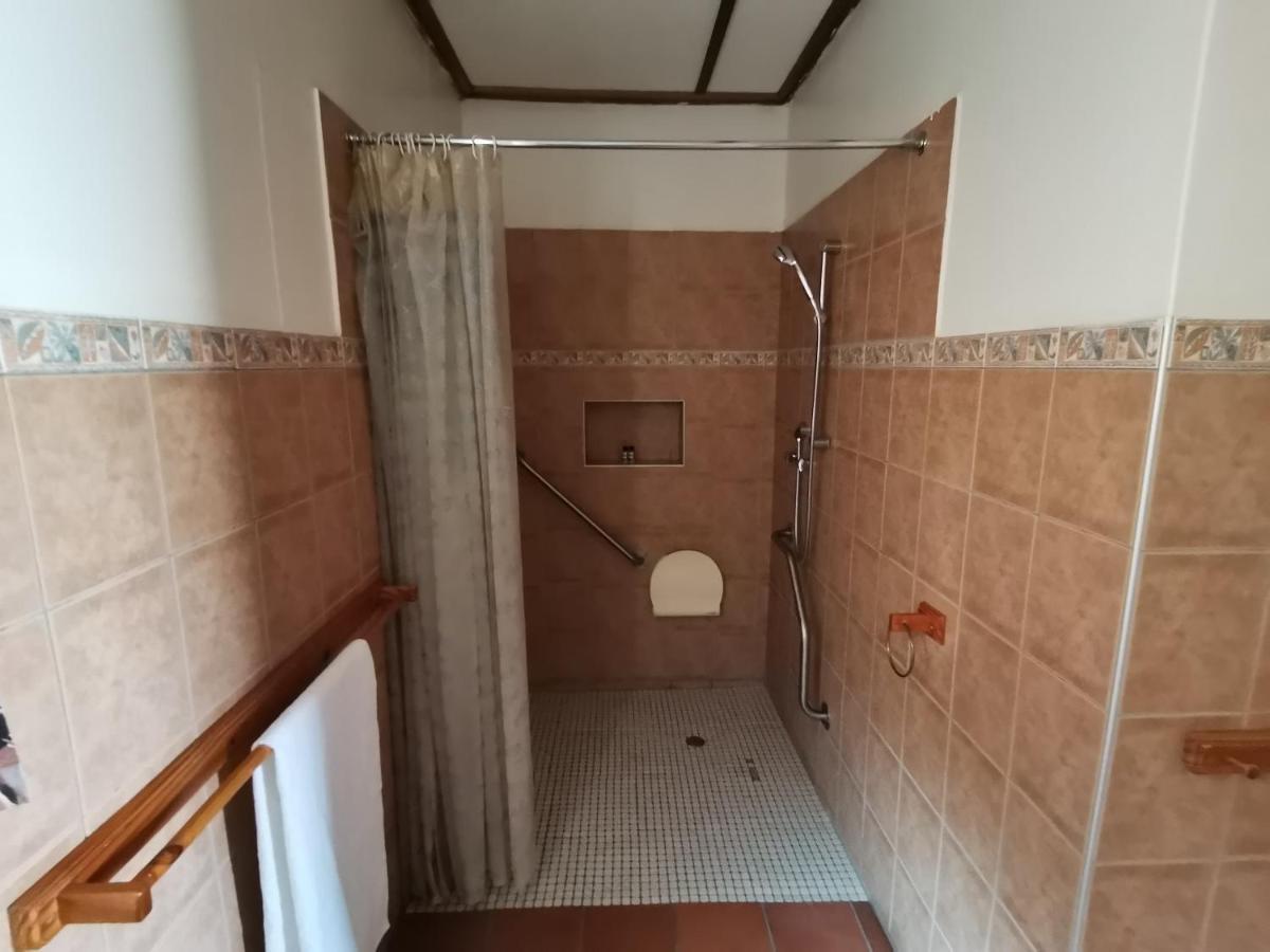 Onganga Hotel Pension Windhoek Buitenkant foto