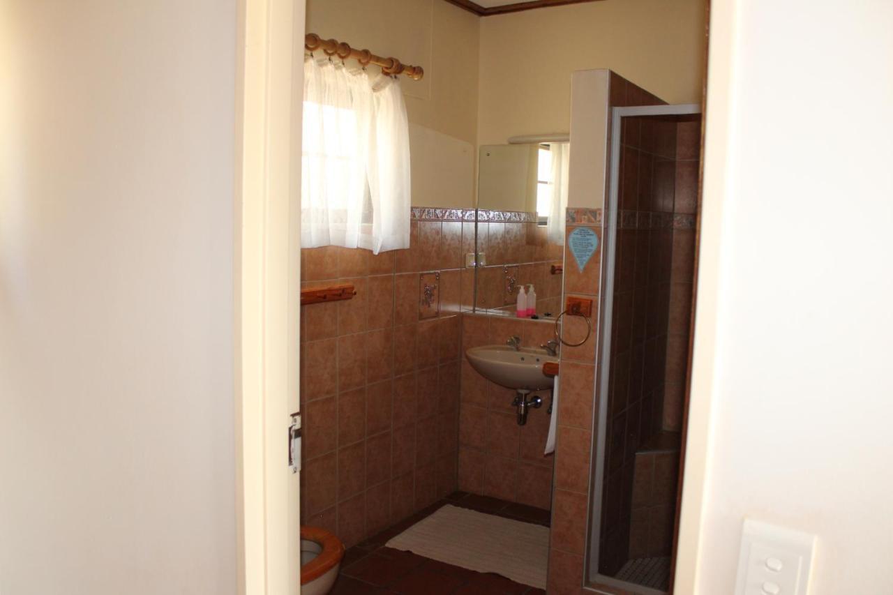 Onganga Hotel Pension Windhoek Buitenkant foto